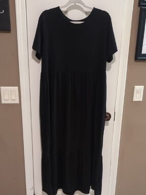 Women’s Black Short-Sleeve Maxi Dress